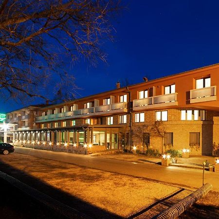 Hotel Pagony Wellness Nyíregyháza Extérieur photo