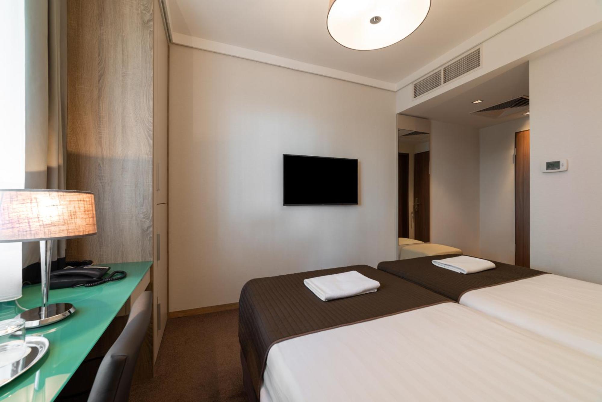 Hotel Pagony Wellness Nyíregyháza Extérieur photo