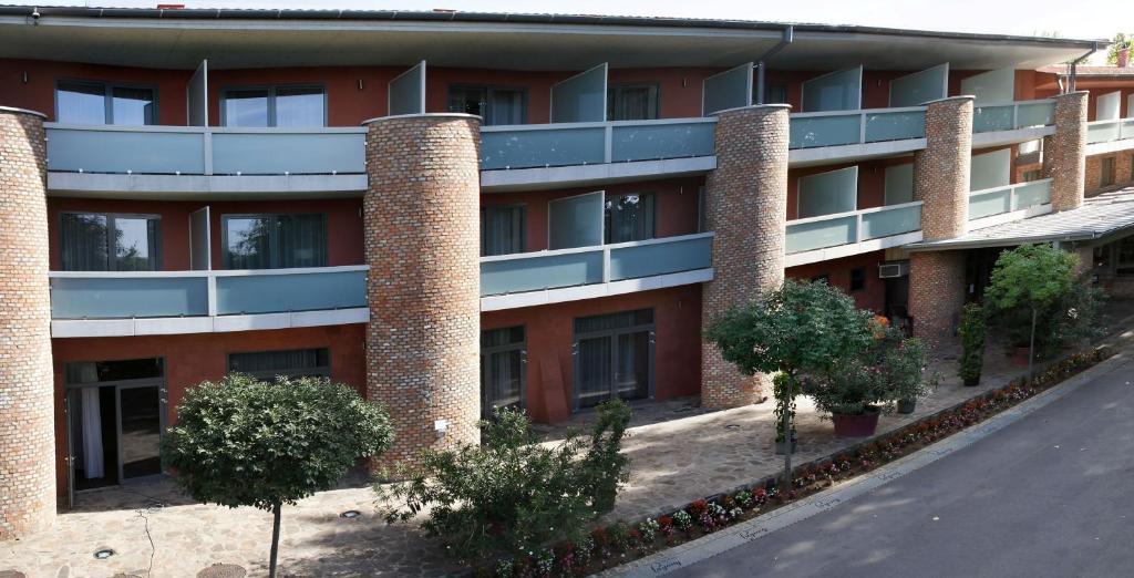 Hotel Pagony Wellness Nyíregyháza Extérieur photo