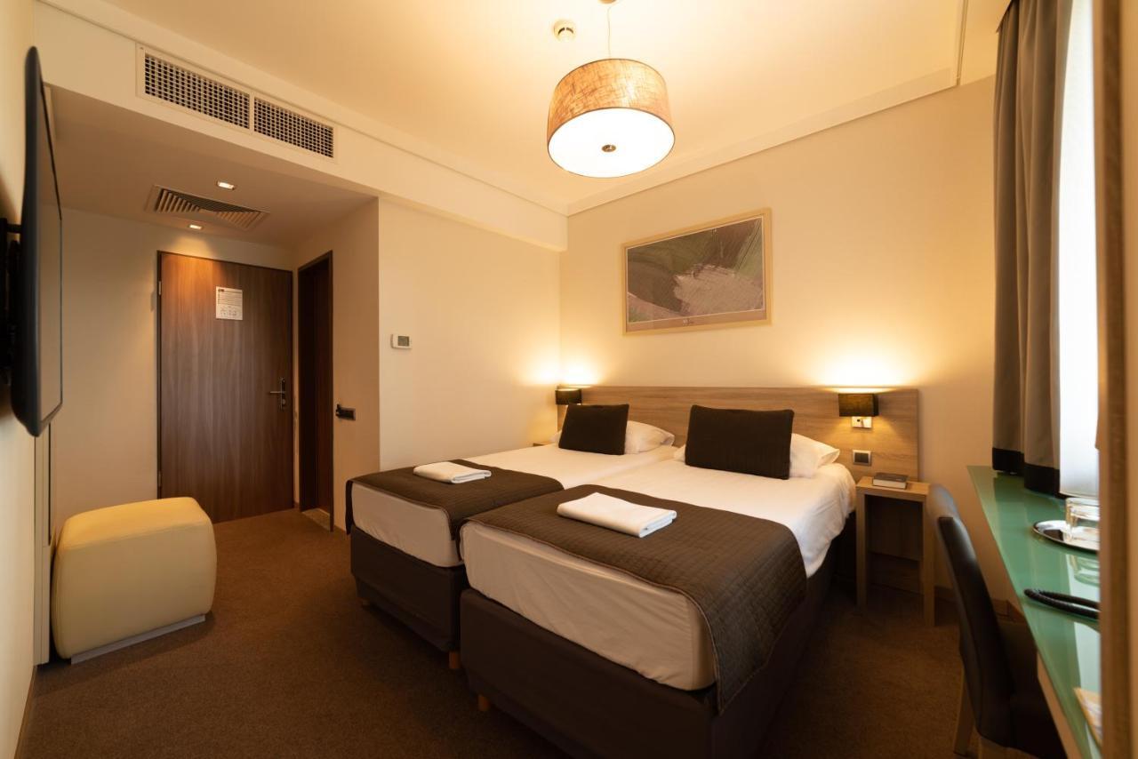 Hotel Pagony Wellness Nyíregyháza Extérieur photo