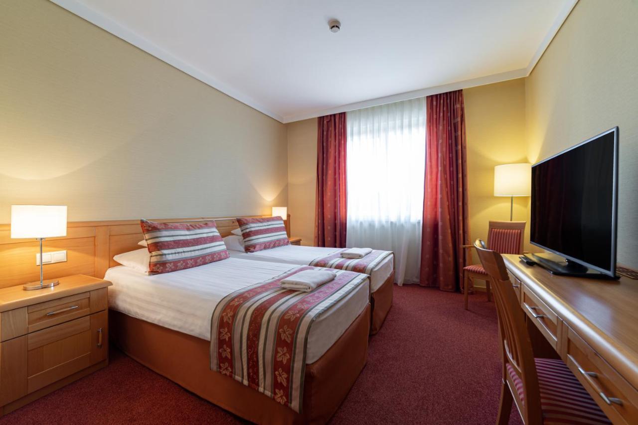Hotel Pagony Wellness Nyíregyháza Extérieur photo