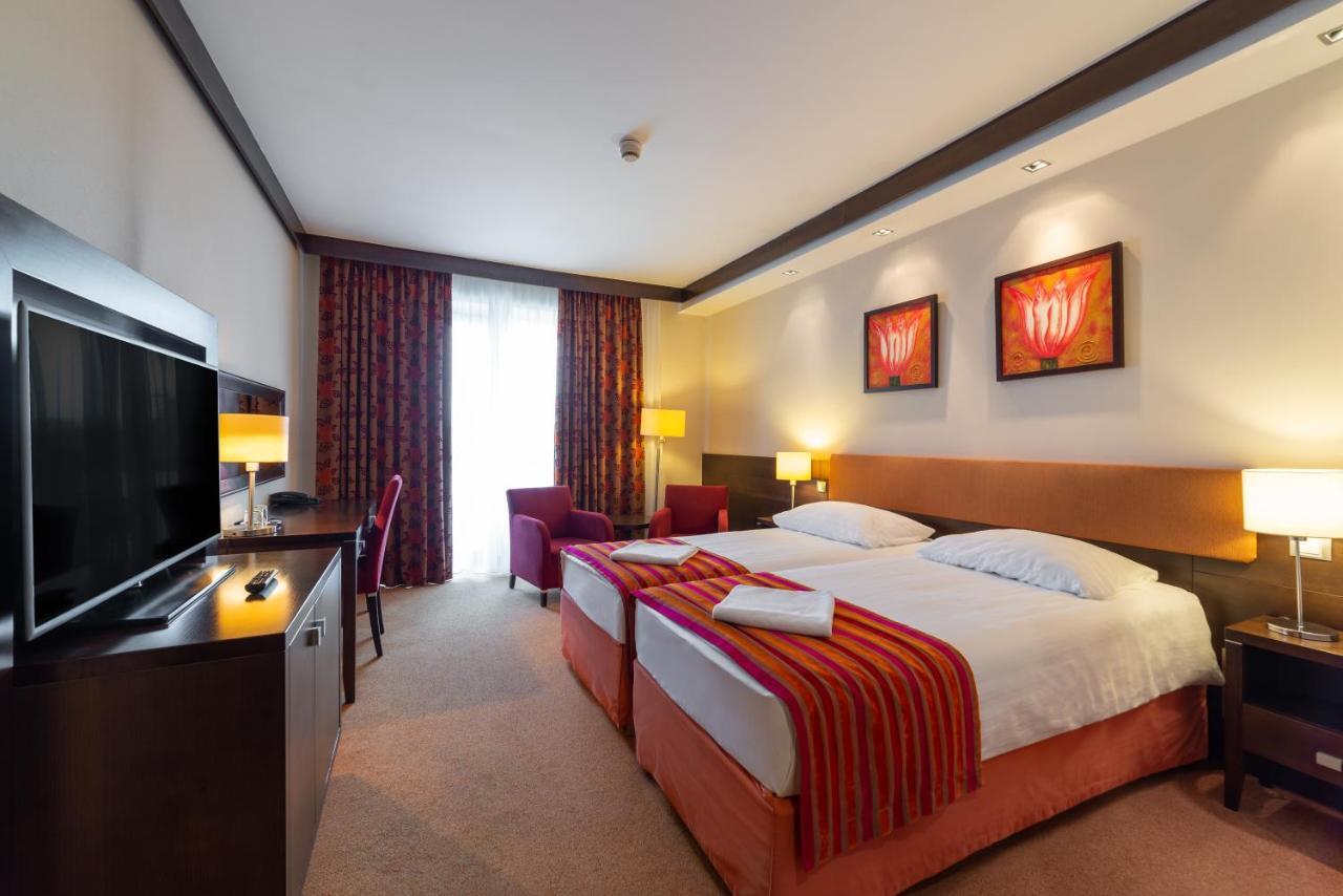 Hotel Pagony Wellness Nyíregyháza Extérieur photo